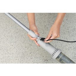 Aspirateur Piscines et Spas à Batterie LAY-Z-SPA® Xtras - 150 x 16,8 x 9,6 cm